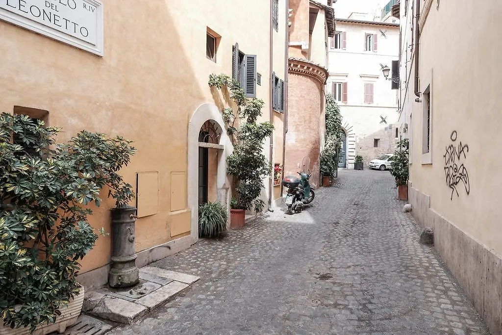 Piazza Navona Artist Loft Apartment Rome